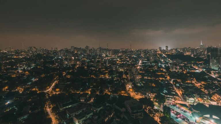 Como montar um currículo vencedor para vagas em São Paulo: exemplos por setor e palavras-chave locais que passam nos filtros dos recrutadores