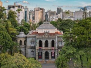 Como negociar salário e benefícios após a entrevista em São Paulo: faixas por zona da cidade, argumentos testados com RH e exemplos de e-mail para aceitar ou contraofertar