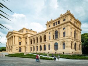 Como validar seu diploma estrangeiro para trabalhar em São Paulo: órgãos responsáveis, prazos, taxas e documentos exigidos